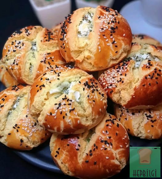 Ağızda Dağılan Kolay Poğaça Tarifi - 3