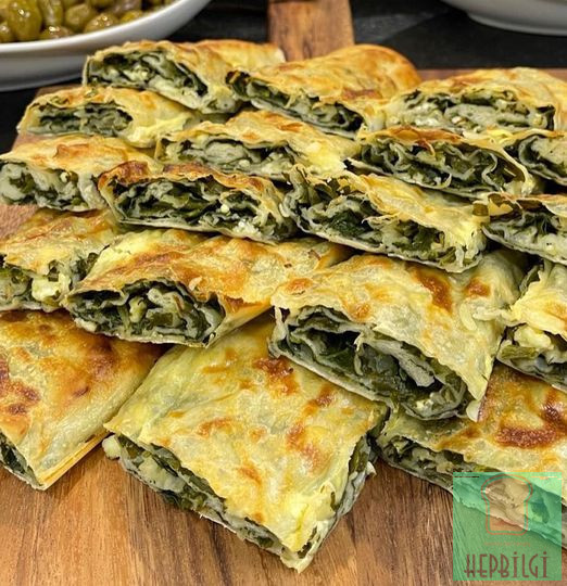 Annemin El Açması Ispanaklı Börek Tarifi - 1