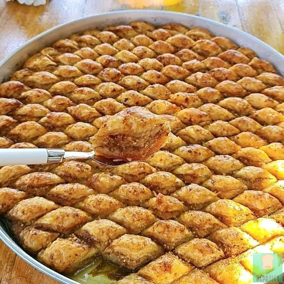 Annemin Cevizli Ev Baklavası Tarifi - 1