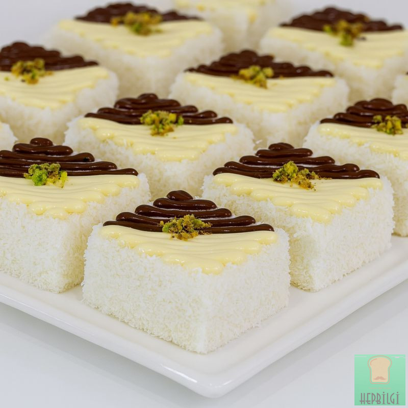 Az Malzemeli Hindistan Cevizli Sütlü Tatlı - 2