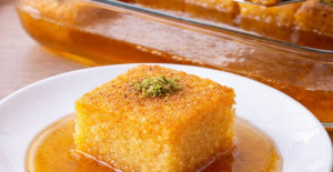 Borcamda Bol Şerbetli İrmik Tatlısı