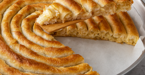 3 Yufkadan 10 Dakikada 1 Tepsi Börek Tarifi