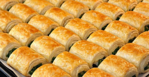 El Açması Ispanaklı Börek Tarifi