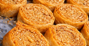 hazır baklava yufkasından tereyağlı çıtır tahinli rulo sarma