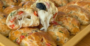  Zeytinli Dereotlu Peynirli Poğaça Tarifi