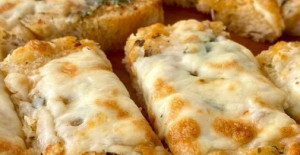 Annemin Kahvaltının Favorisi Sarımsaklı Ekmek Tarifi	