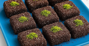 Çikolatalı Lokum Kek (Kaplamalı Kare Kek) Tarifi