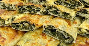 Annemin El Açması Ispanaklı Börek Tarifi 