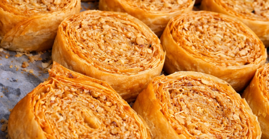 hazır baklava yufkasından tereyağlı çıtır tahinli rulo sarma