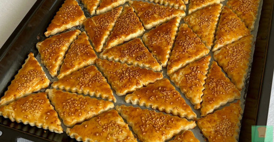 Ağızda Kıyır Kıyır Dağılan Tuzlu Kurabiye Tarifi