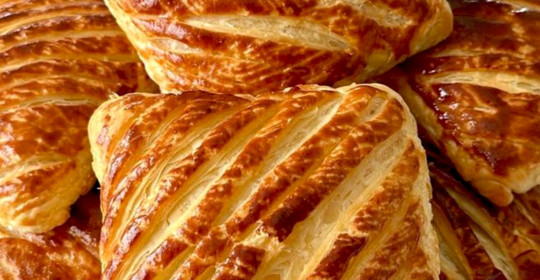 Pul Pul Dökülen Katmer Börek 