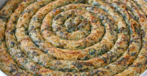 El Açması Ispanaklı Çıtır Çıtır Börek Tarifi