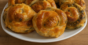 Ispanaklı El Açması Gül Böreği Tarifi