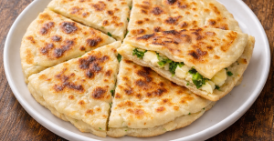 Tavada Mayasız Pratik Börek (5 Dakikada Hazır)