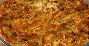 2 Yufkayla Pratik Pırasalı Börek Tarifi