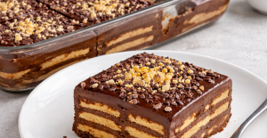 10 Dakikada Bisküvili Pasta Tarifi