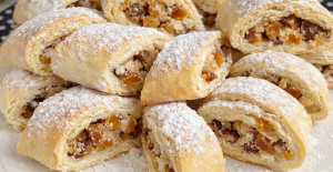 Ağızda Dağılan Kuru Meyveli Rulo Kurabiye