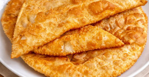 Çiğ Börek (Çibörek) Tarifi