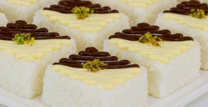 Az Malzemeli Hindistan Cevizli Sütlü Tatlı 