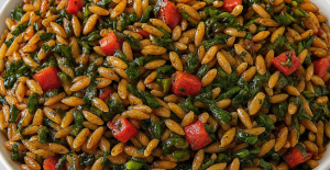 Sırrı Sosunda Arpa Şehriye Salatası Tarifi