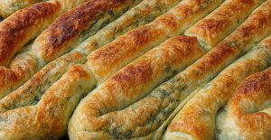 10 Dakikada Hazır Ispanaklı Çıtır Rulo Börek Tarifi