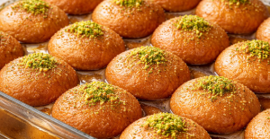 Şerbetli Borcam Tatlısı (Şekerpare / Revani Arası Yumuşacık Tarif)