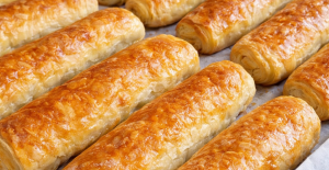 Az Malzeme İle El Açması Çıtır Börek 