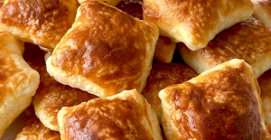 Oklavasız El Açması Peynirli Börek 