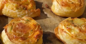 İçi yumuşacık harika bir patatesli börek tarifi