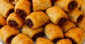 Pul Pul Dökülen Çıtır Kıymalı Börek Tarifi