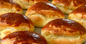 Puf Puf Kabaran Peynirli Katmer Poğaça Tarifi 
