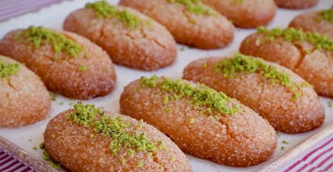 Görümceniz Çatır Çatır Çatlayacak! Bu Şerbetli Tatlı Tarifi Görümce Çatlatıyor
