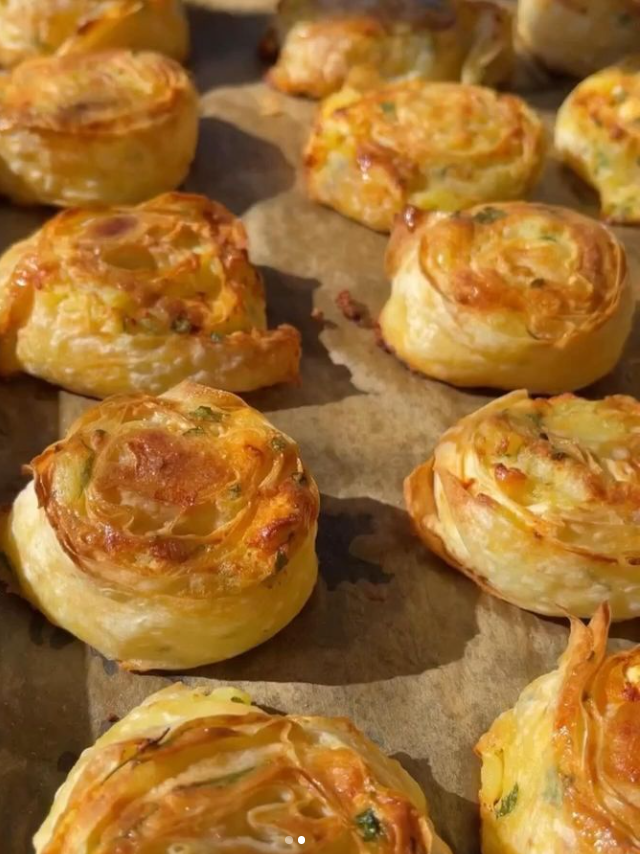 İçi yumuşacık harika bir patatesli börek tarifi - 1