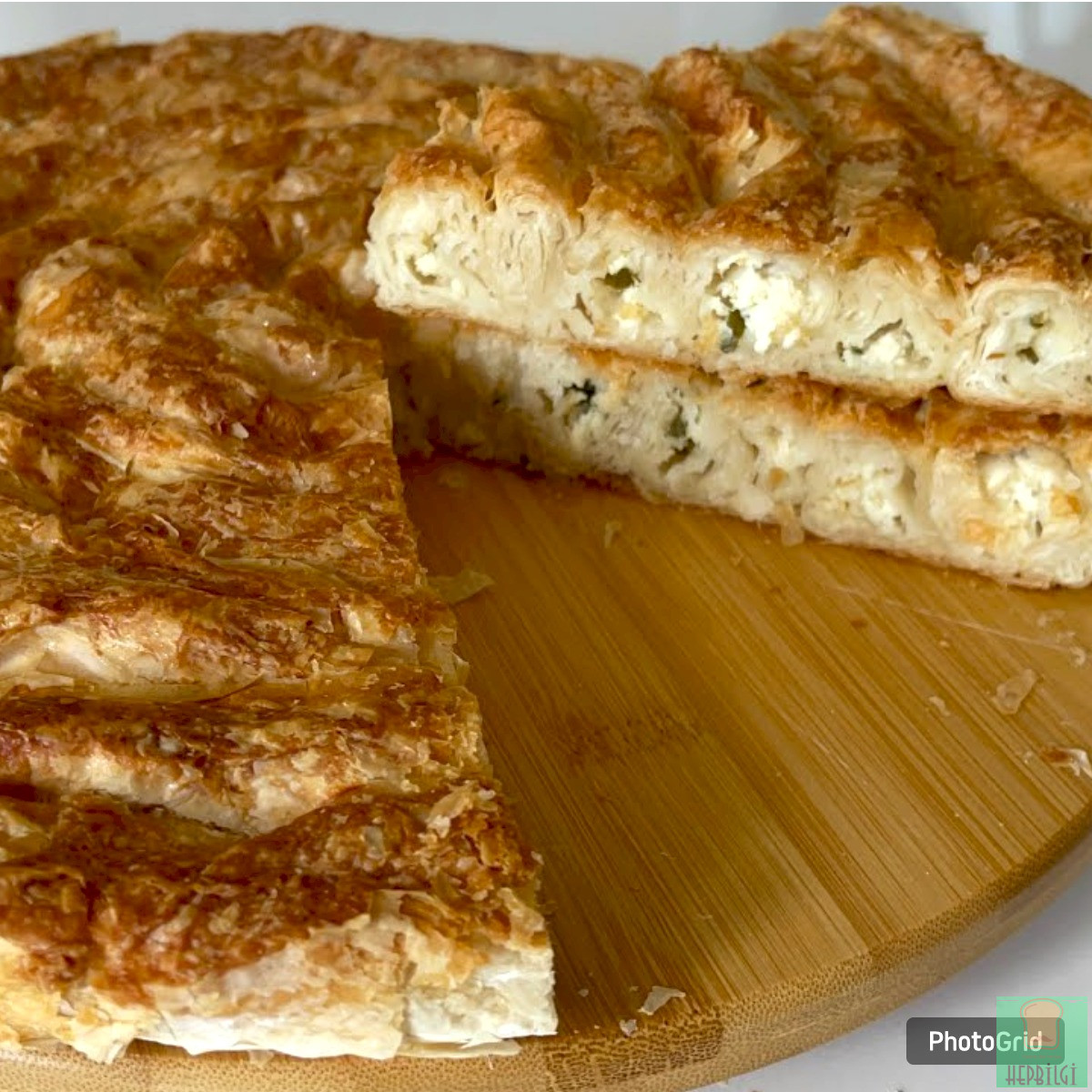 El Açması Lezzetinde Peynirli Çıtır Börek - 1