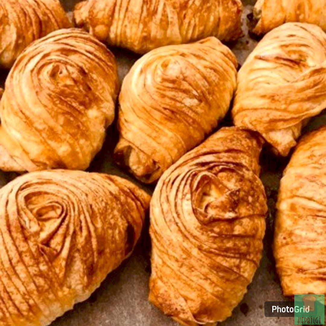 Tavuklu Ispanaklı Midye Börek Tarifi - 1