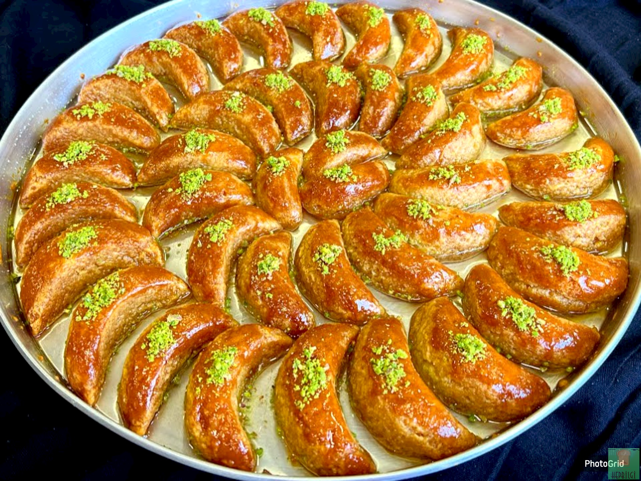 Cevizli Ay Tatlısı Tarifi - 1