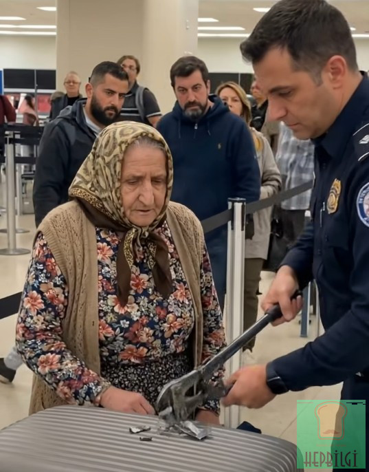 Yaşlı bir kadının bagaj kontrolü sırasında - 1